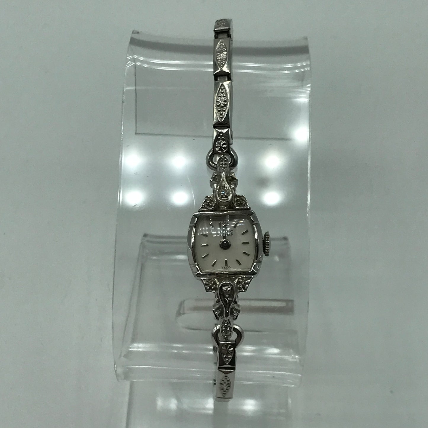 14.8g 14k White Gold Ladies LOUVIC watch