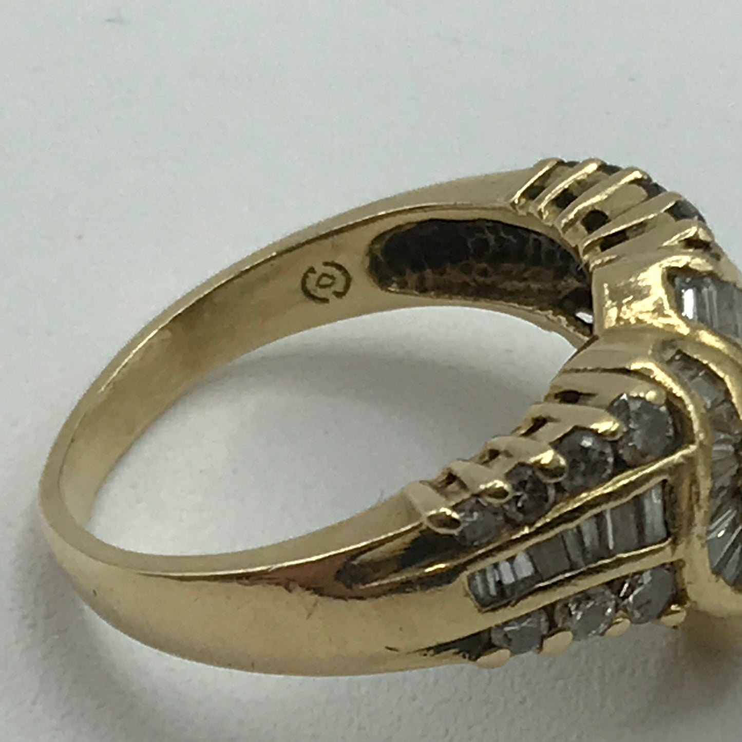 7.3g 18k Yellow Gold Engagement Ring Size 6