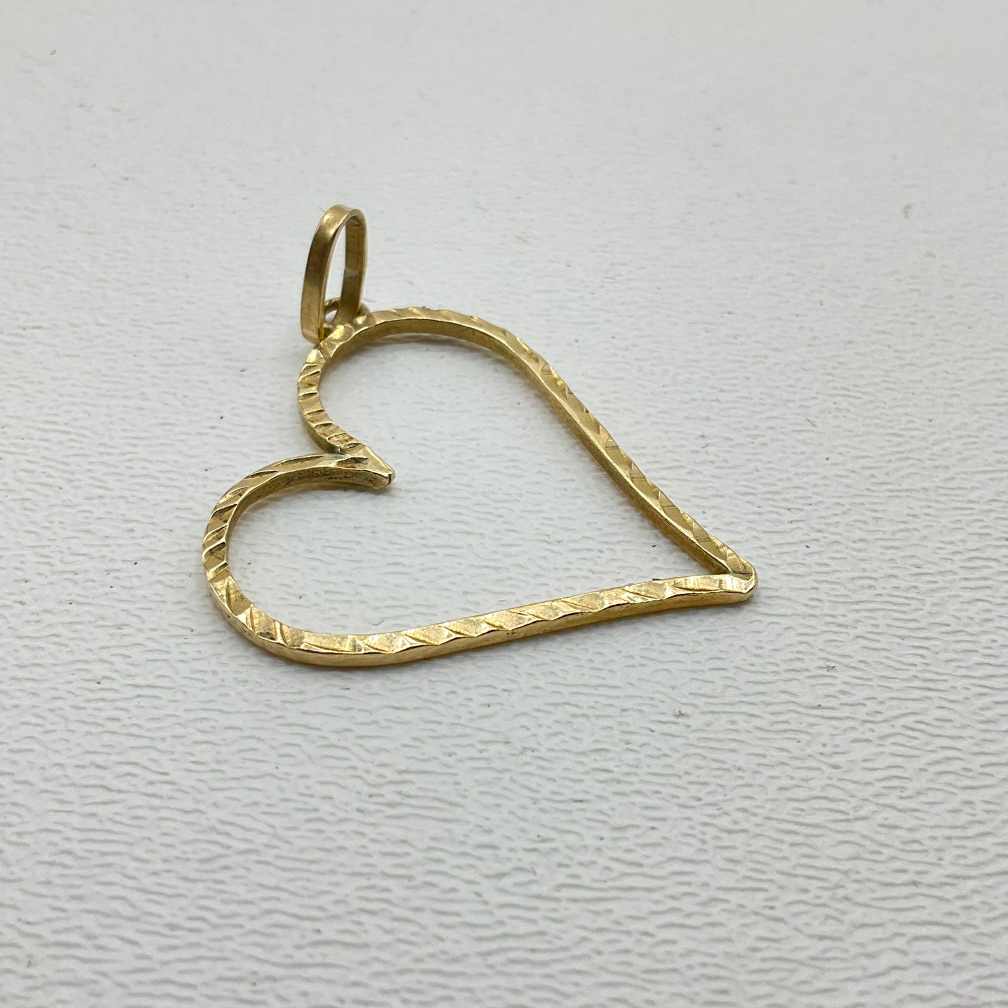 2.6g 14k Yellow Gold Heart Pendant 1.5"