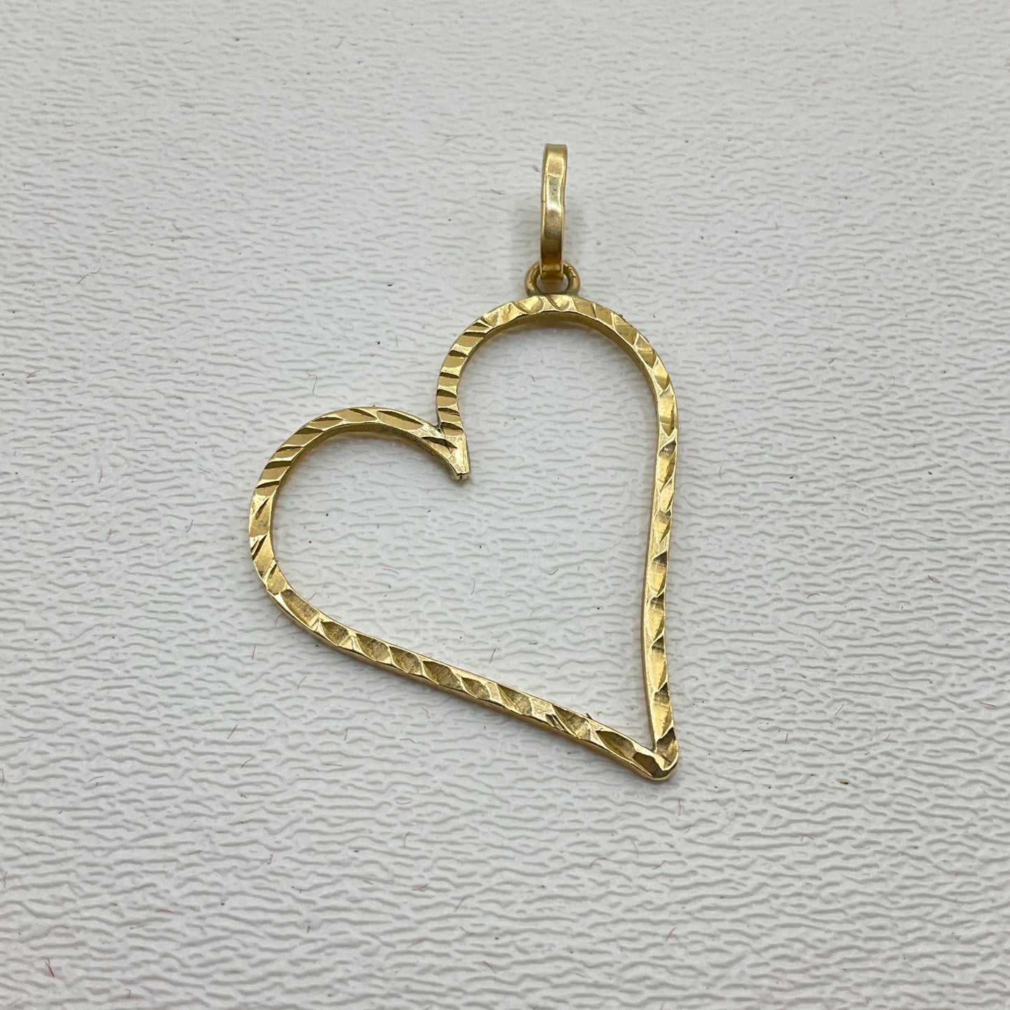 2.6g 14k Yellow Gold Heart Pendant 1.5"