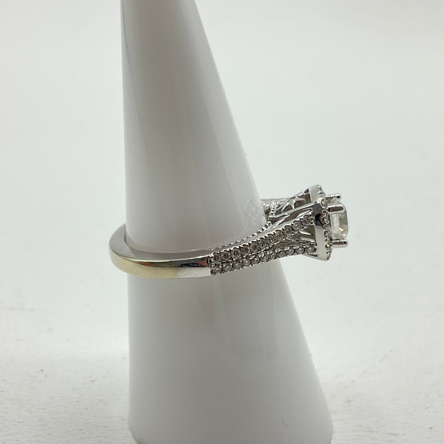 5.2g 18k White Gold Engagement Ring MARCHESA Size 7