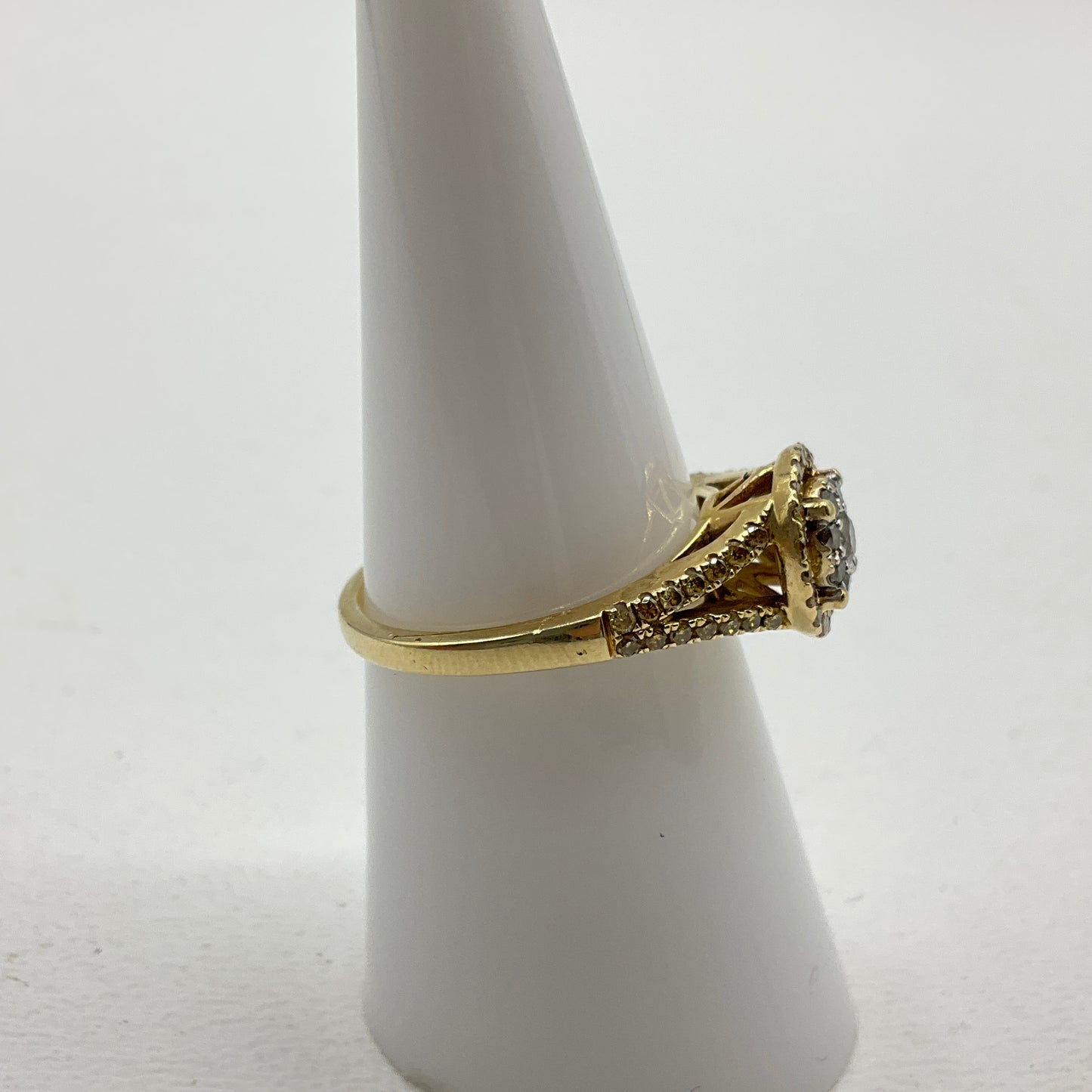 3.2g 14k Yellow Gold Diamond Ring Size 7