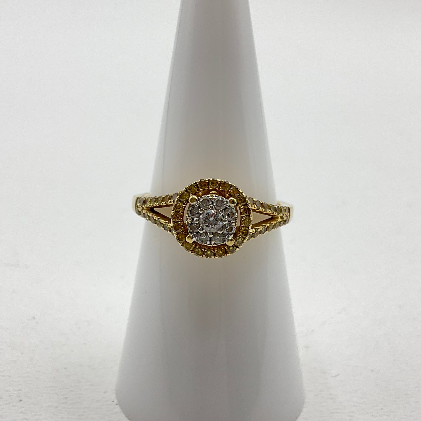 3.2g 14k Yellow Gold Diamond Ring Size 7