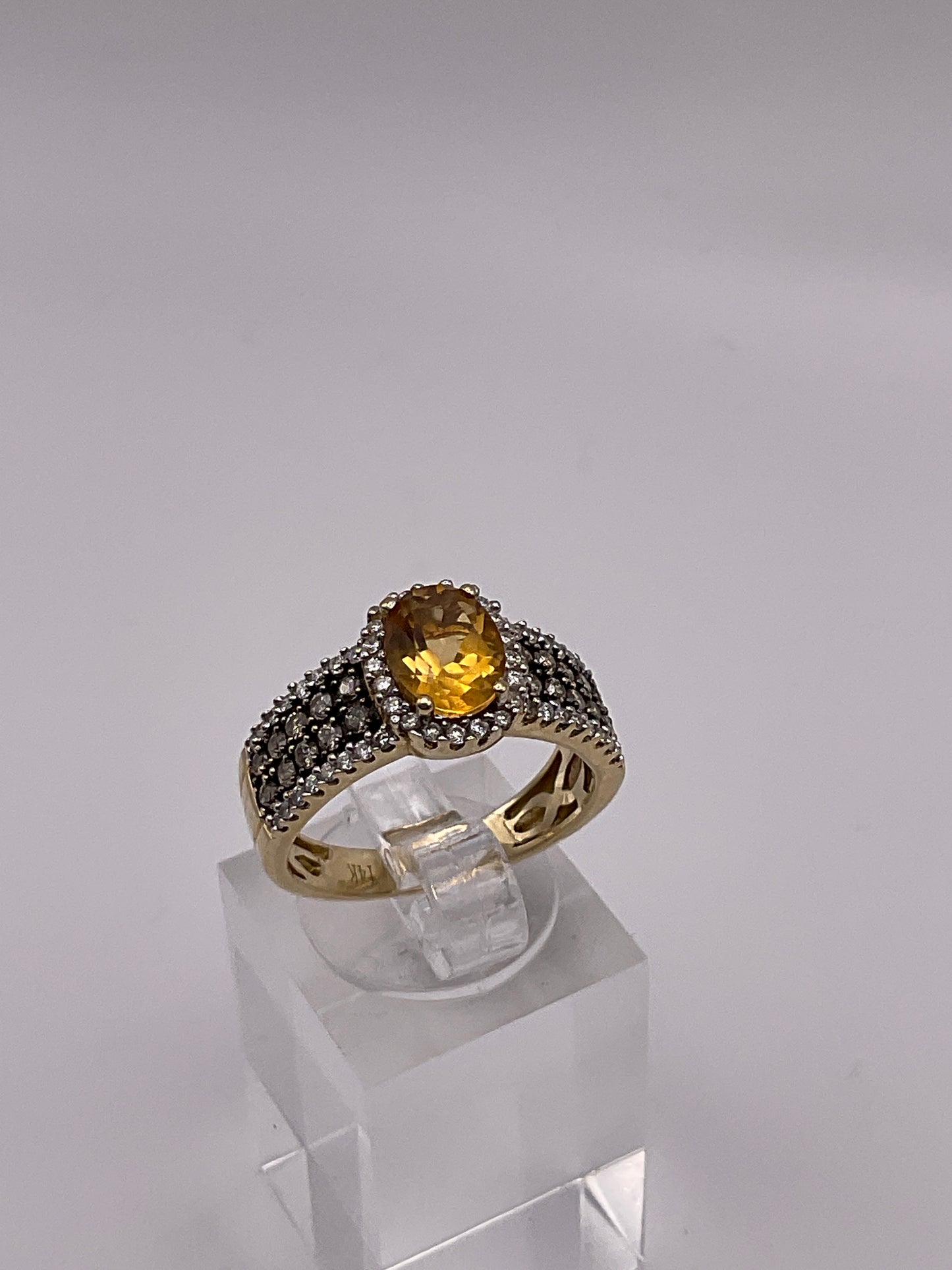 4.4g 14k Yellow Gold LEVIAN Ring Size 6.5