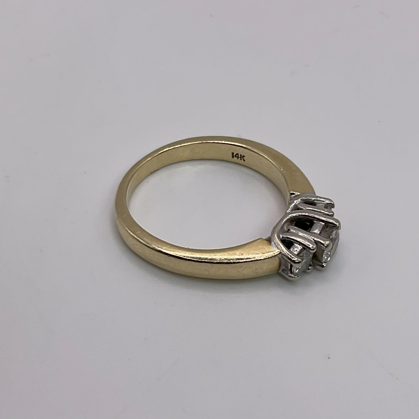 4.6g 14k Yellow Gold Diamond Ring Size 7