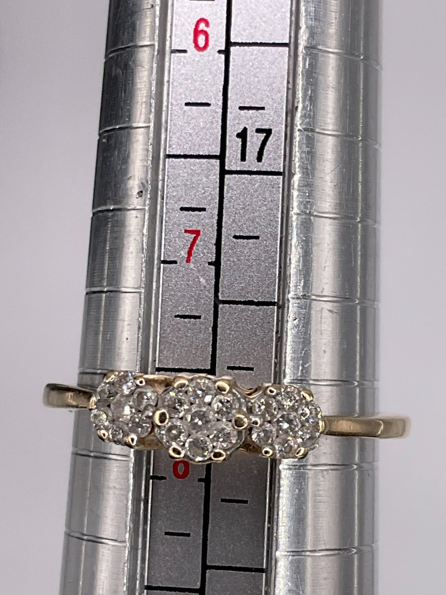 2.6g 14k Yellow Gold Diamond Ring Size 8