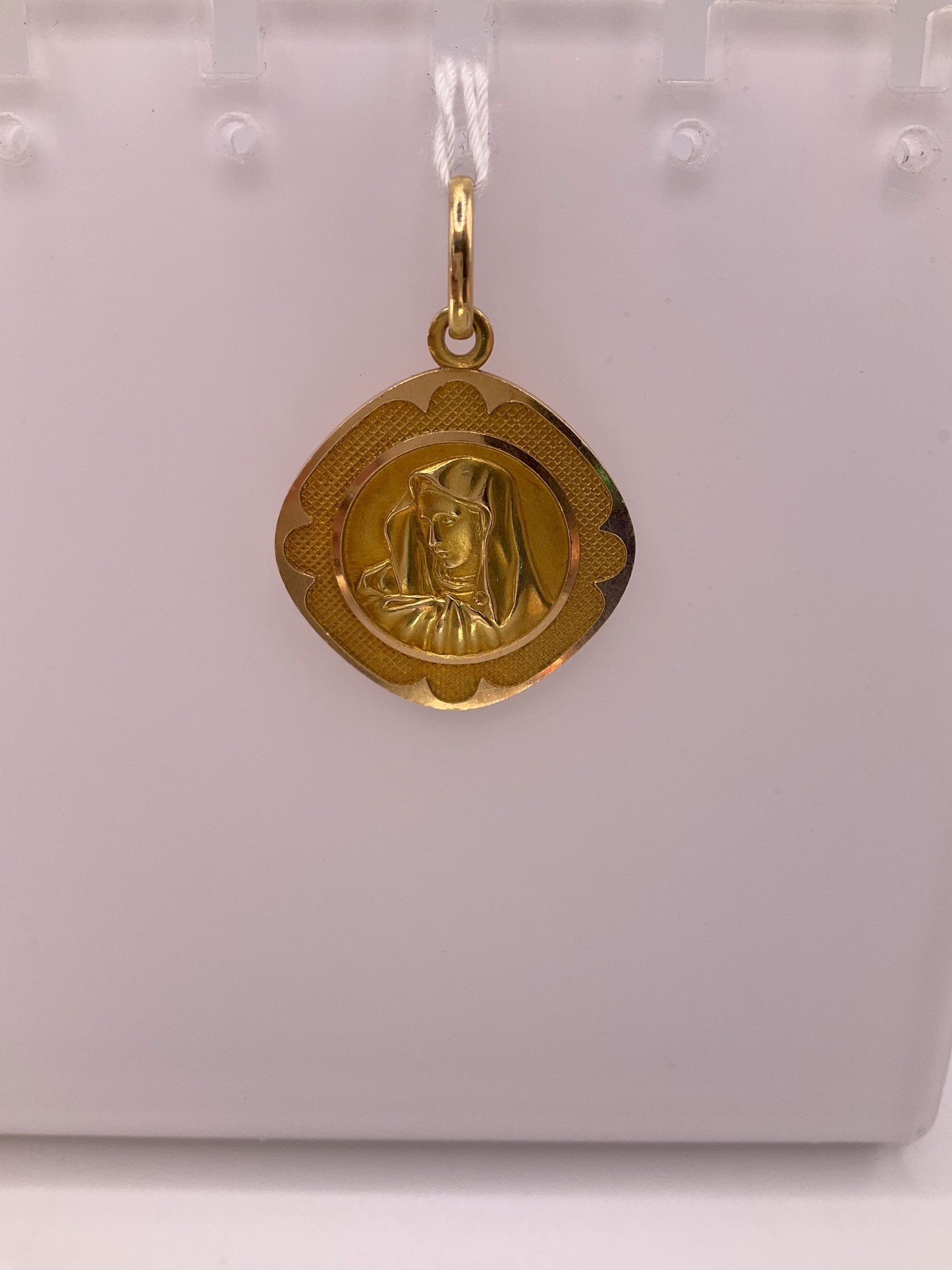 18k Yellow Gold Pendant 7.2g Virgin Mary