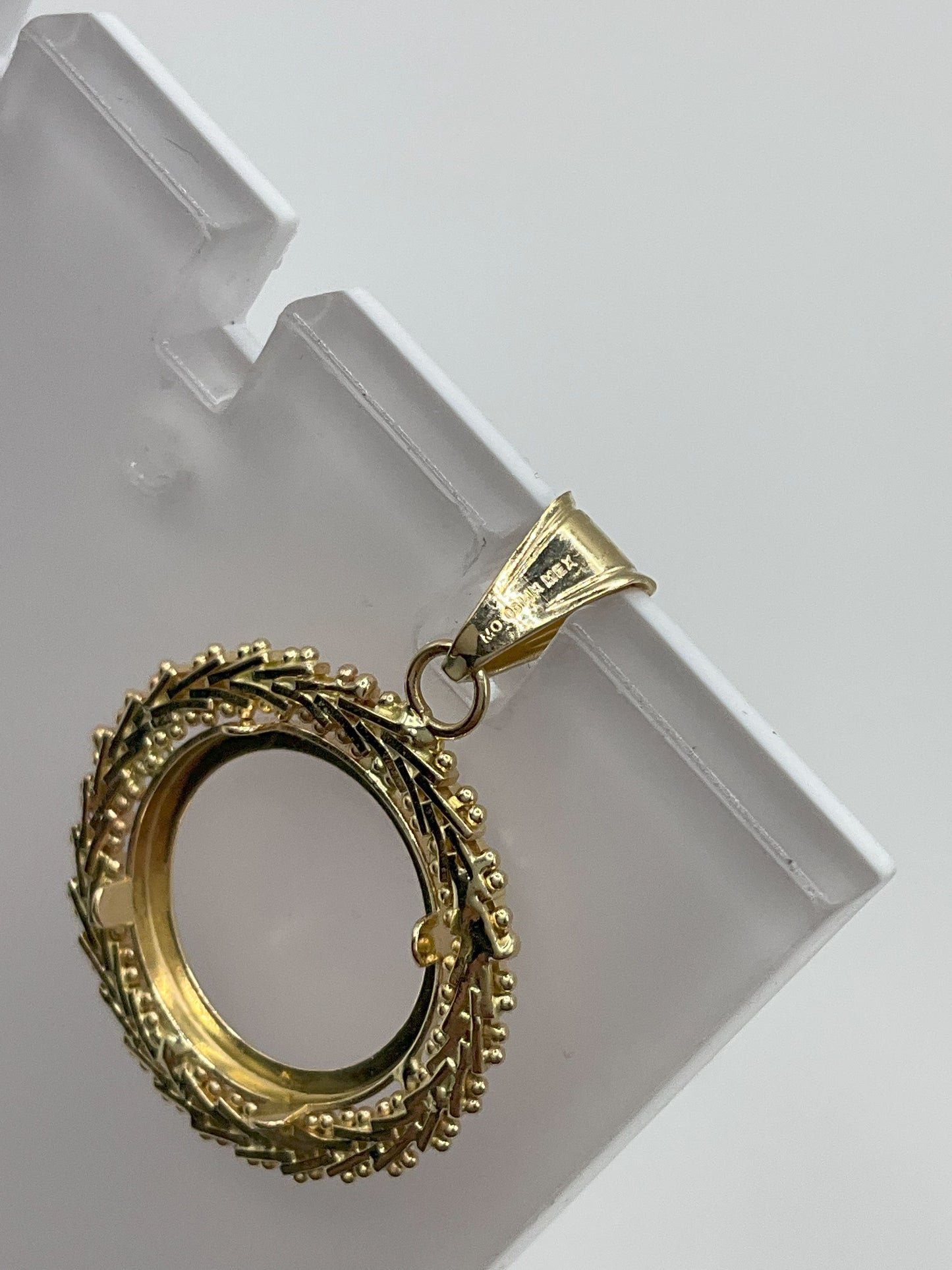 14k Yellow Gold  Pendant 1.1g Coin Bezel