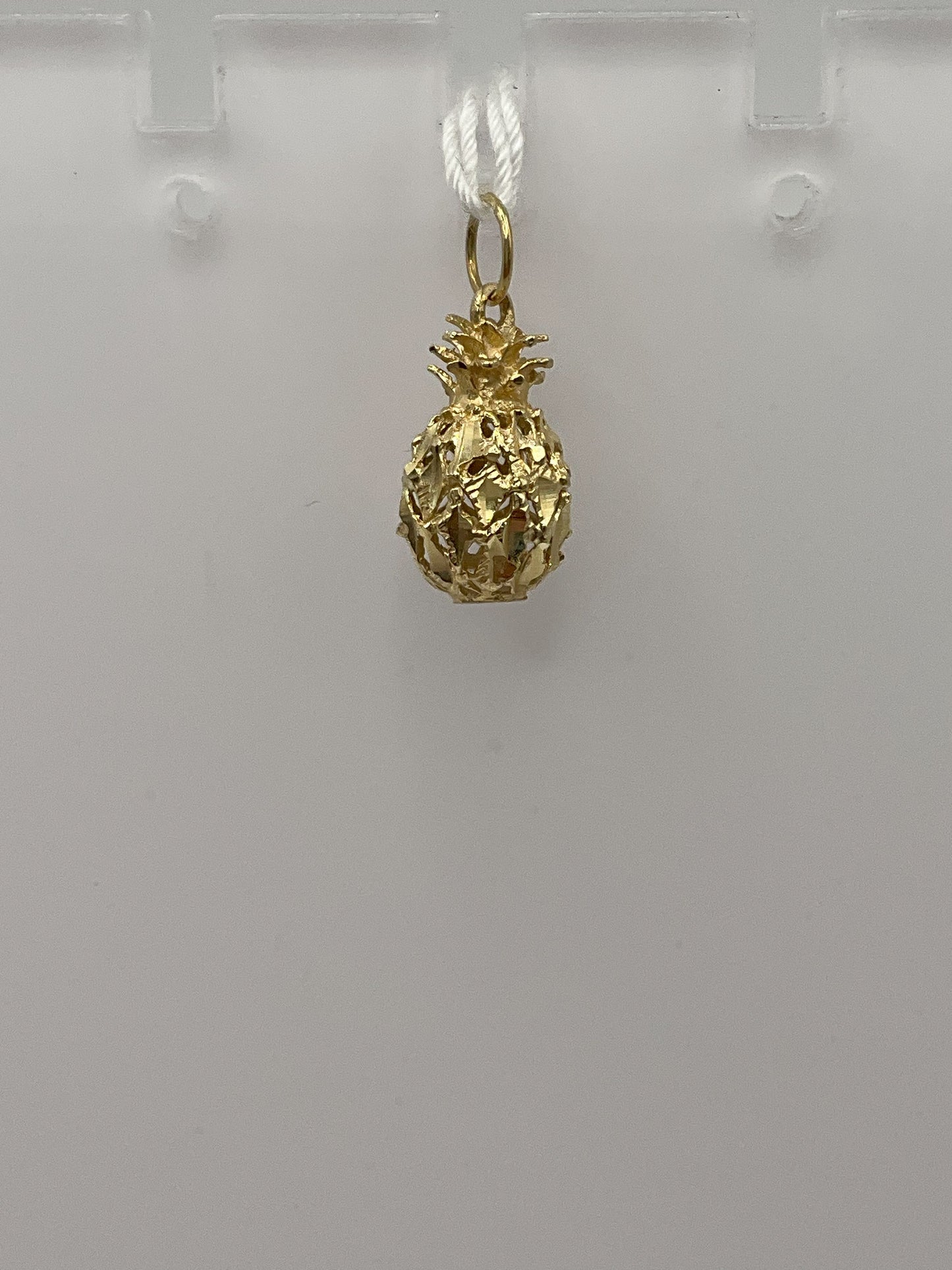 14k Yellow Gold Pendant .6g pineapple