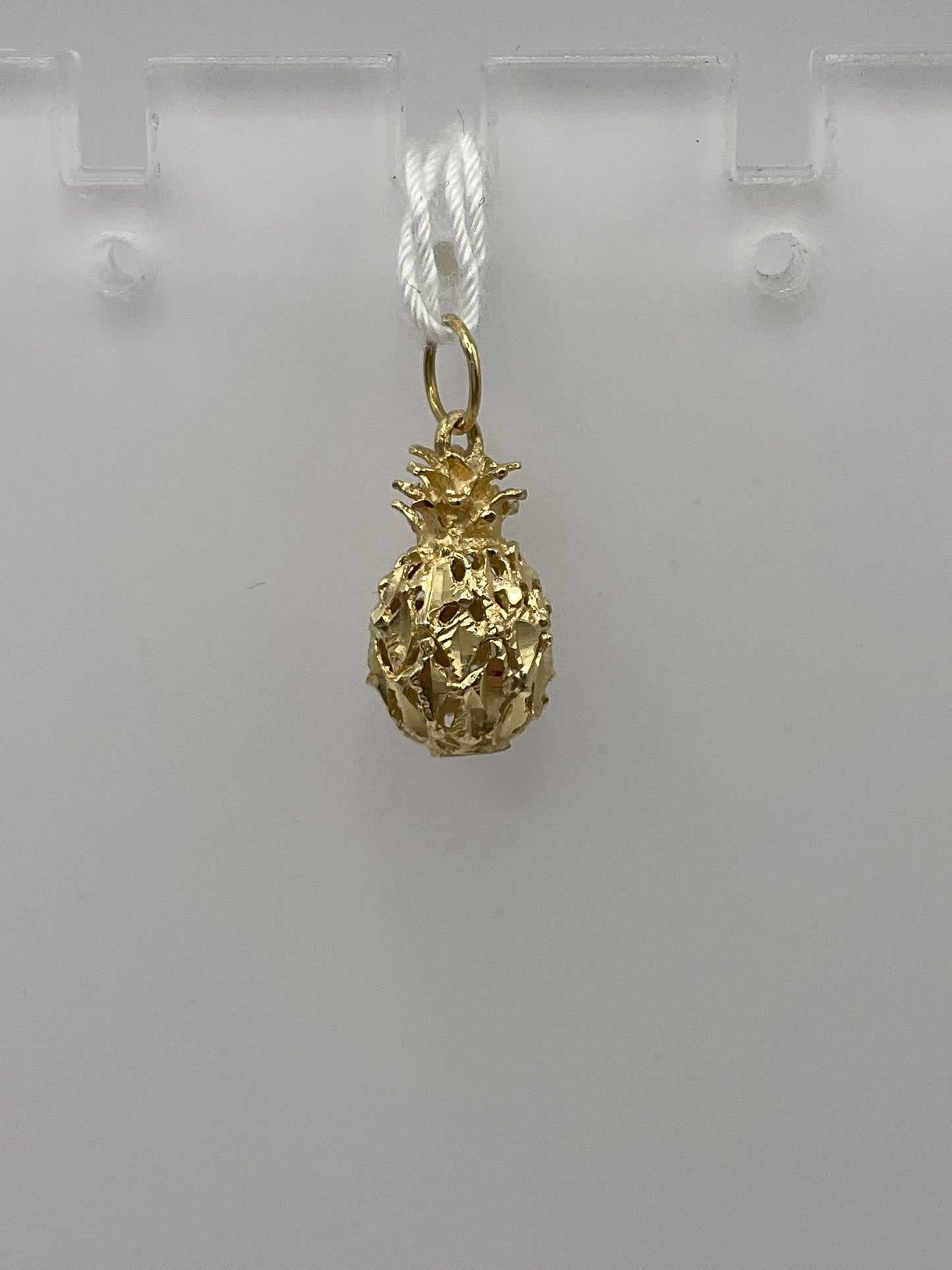 14k Yellow Gold Pendant .6g pineapple