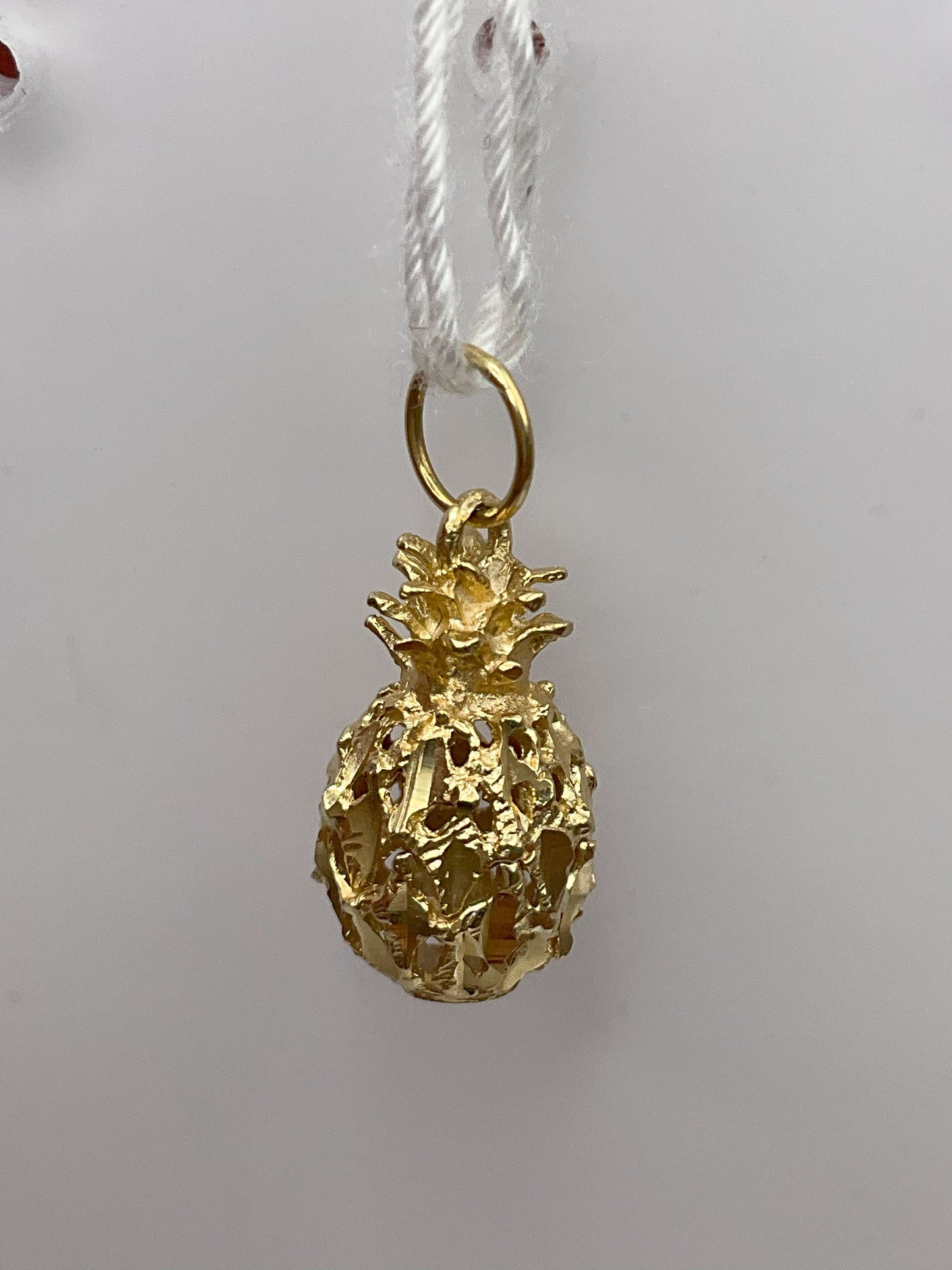 14k Yellow Gold Pendant .6g pineapple