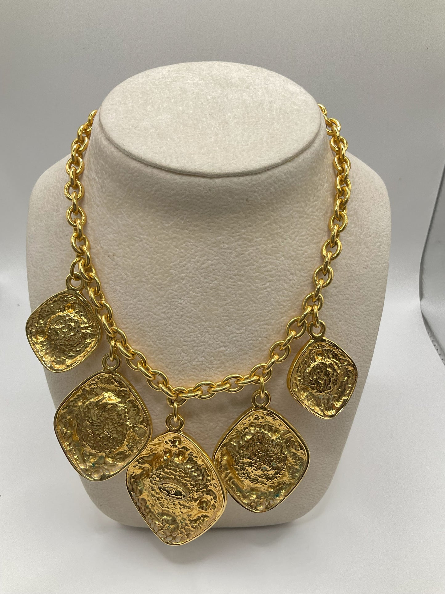 106.3g Chanel Necklace, Gold Tone, 16/20in