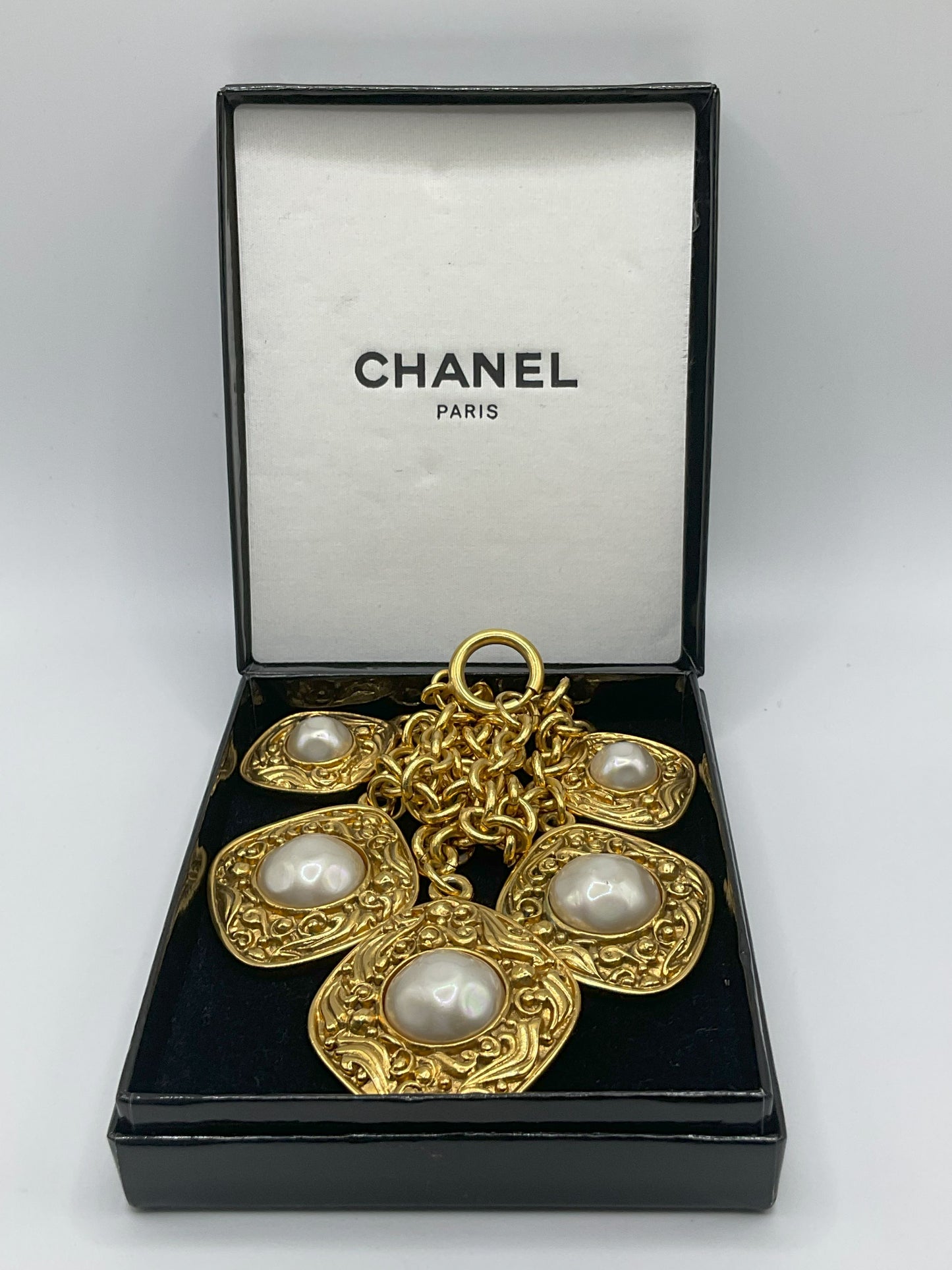 106.3g Chanel Necklace, Gold Tone, 16/20in