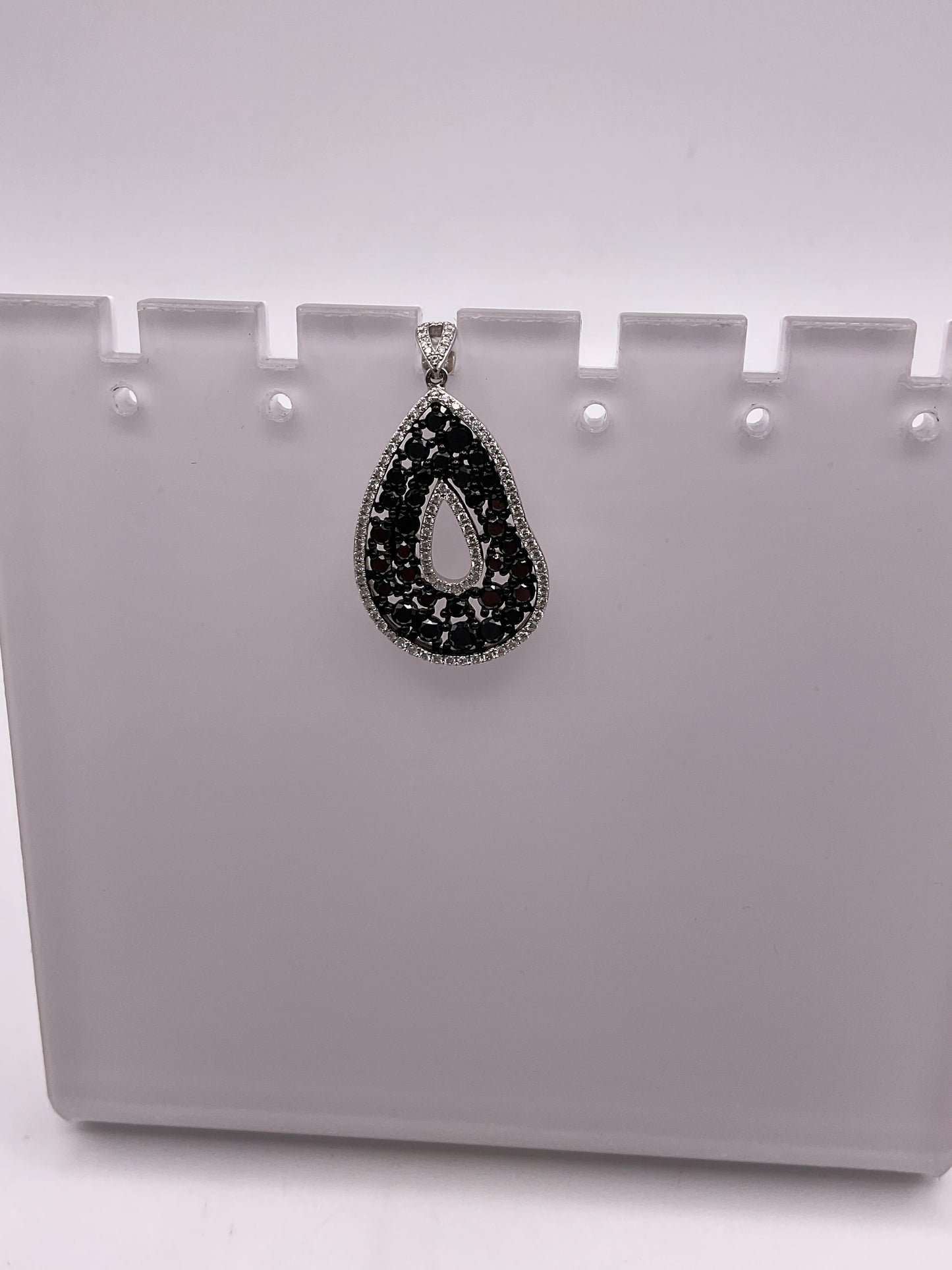 4.0g 18k White Gold Diamond Pendant