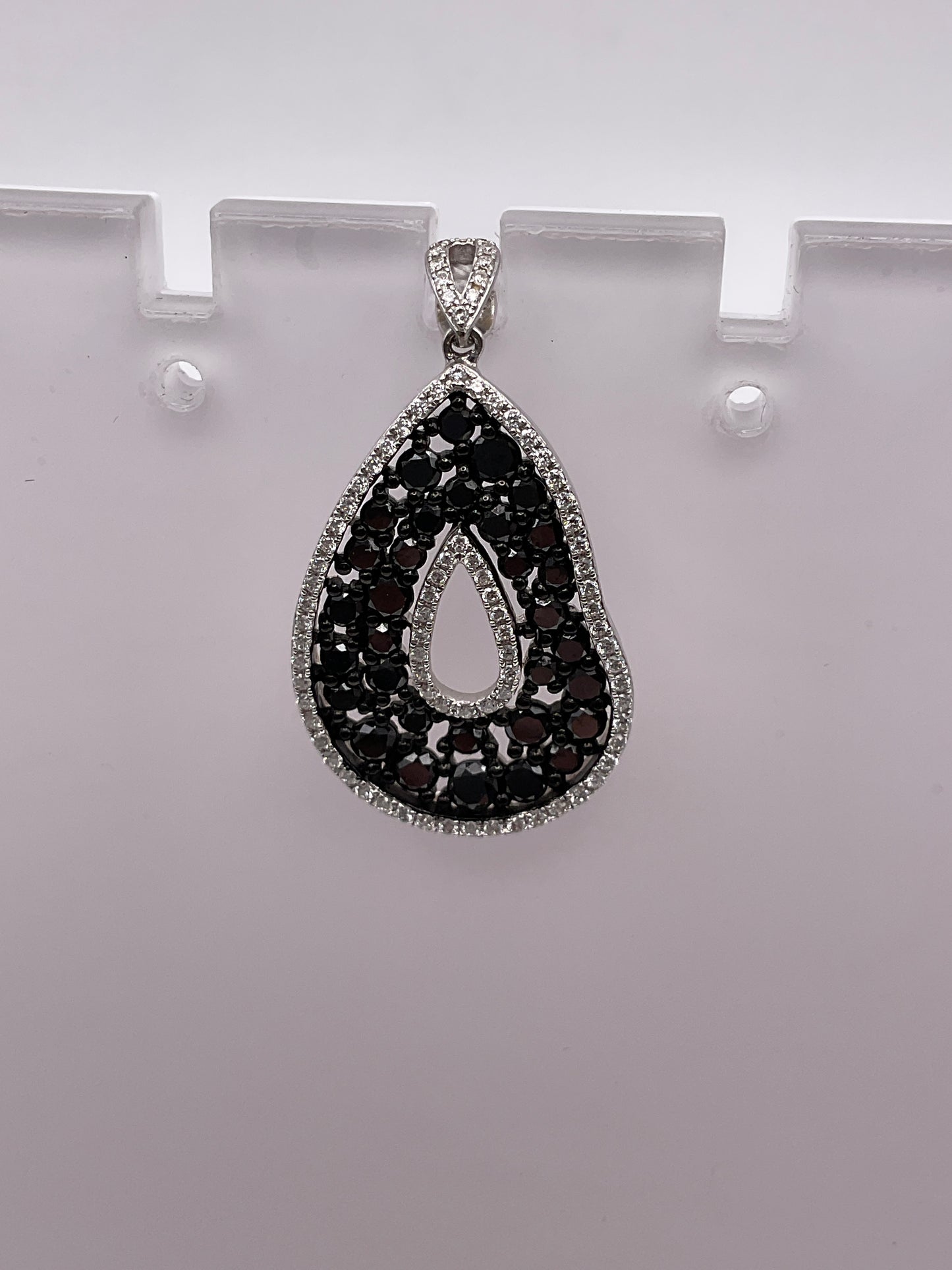 4.0g 18k White Gold Diamond Pendant