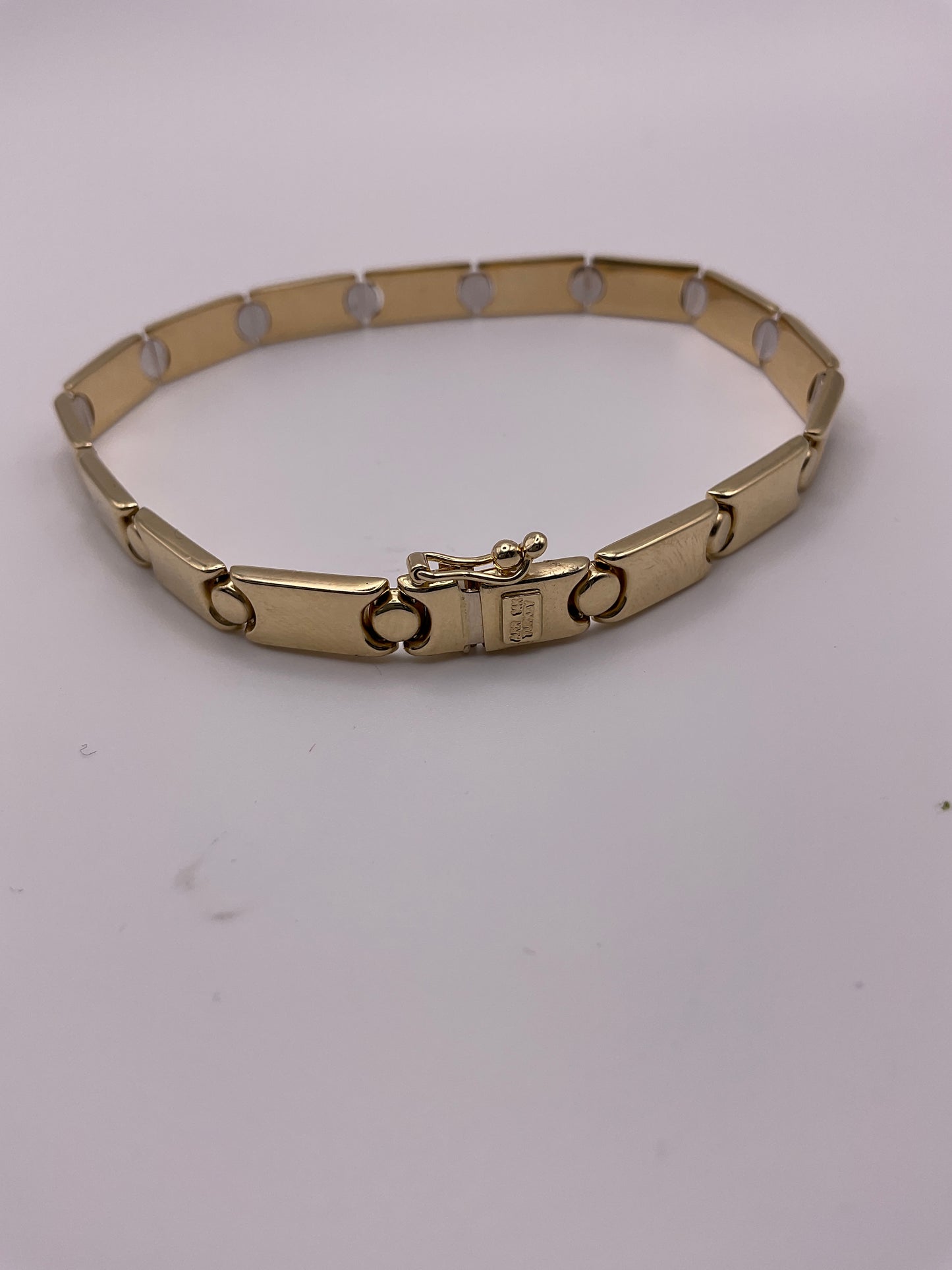 8.8g 14k Yellow Gold Bracelet, 8in, 6mm Screw Link