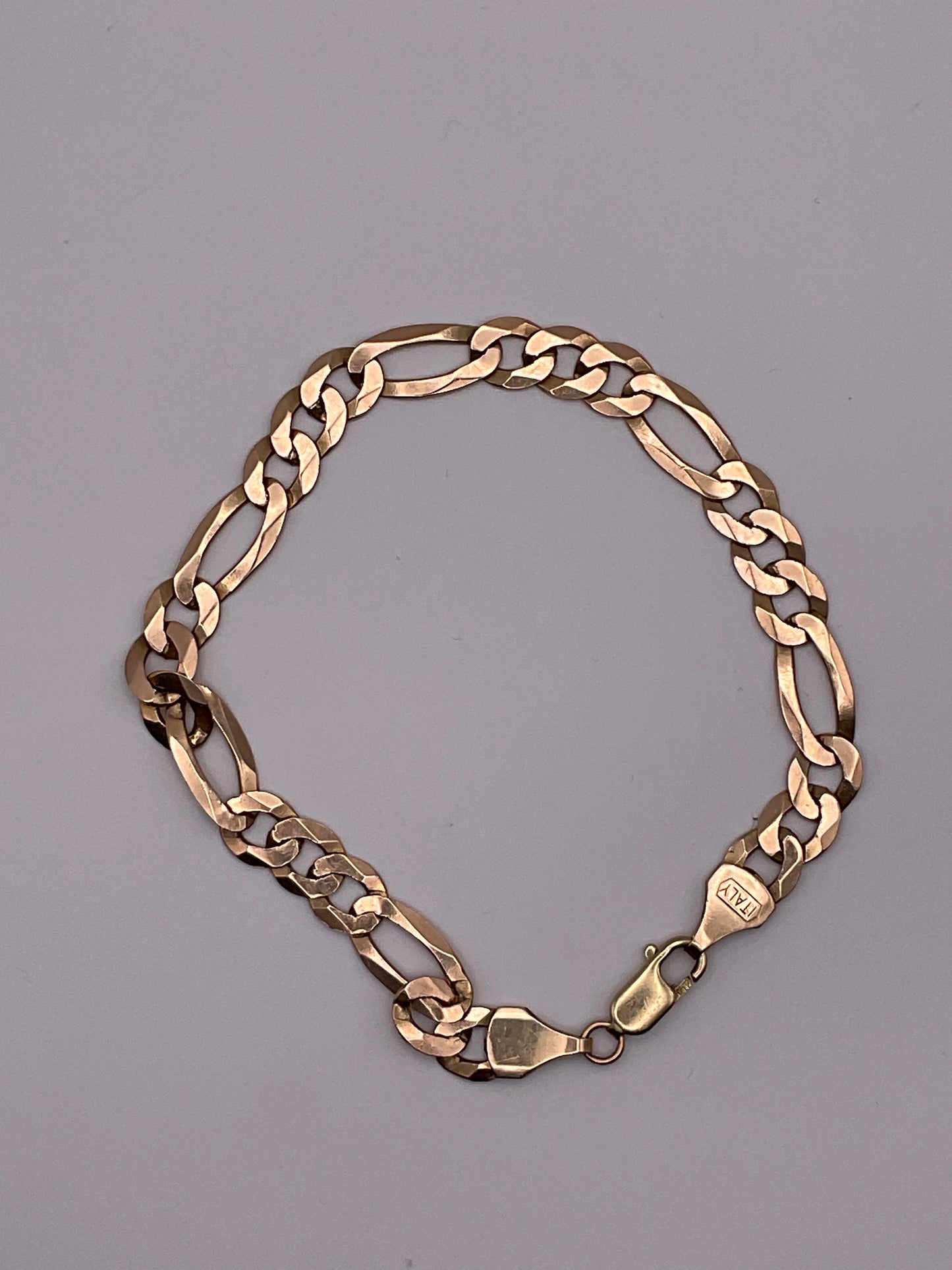 11.8g 10k Yellow Gold Bracelet, 9in, 8mm Figaro Link