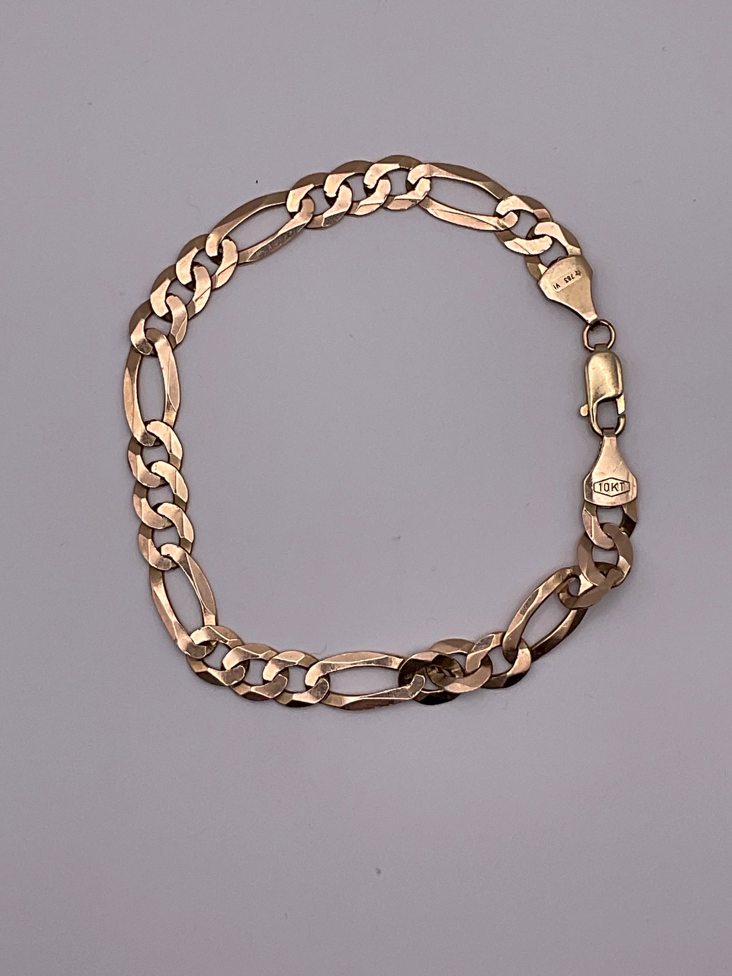 11.8g 10k Yellow Gold Bracelet, 9in, 8mm Figaro Link