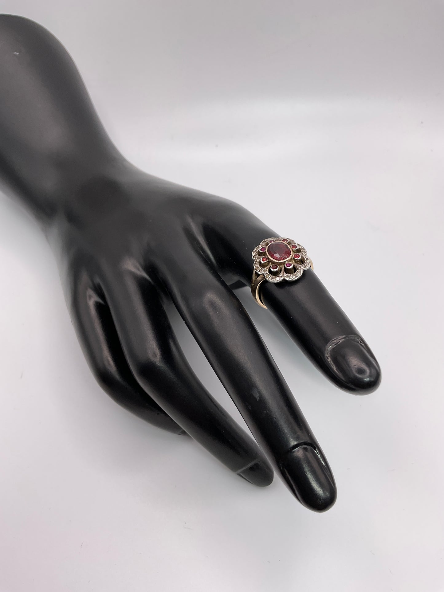 3.9g 14k YG Garnet Ring Size 5