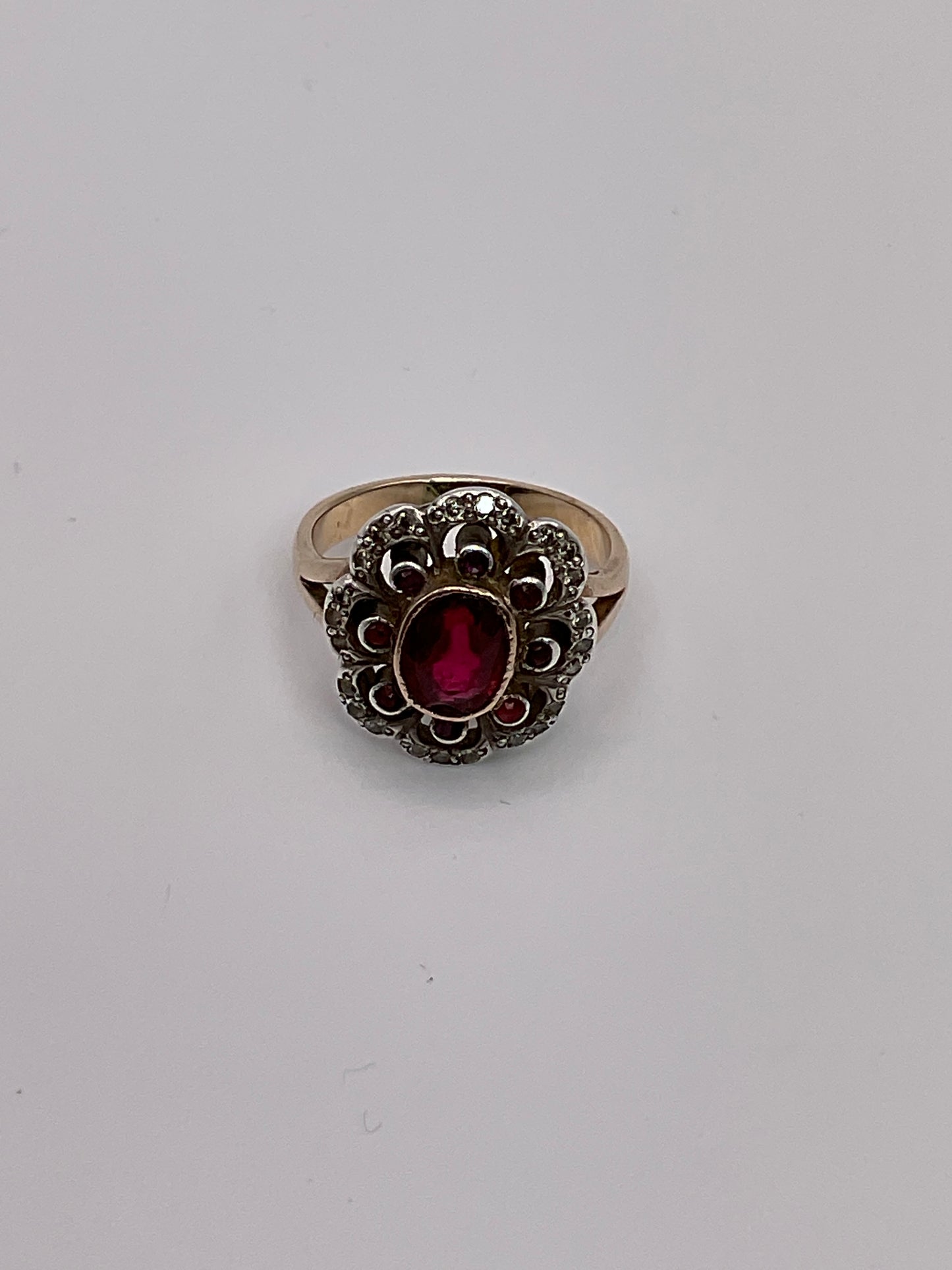 3.9g 14k YG Garnet Ring Size 5