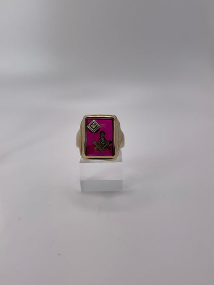 6.1g 10k YG Masonic Ring Ruby Glass Diamond Size 9.5