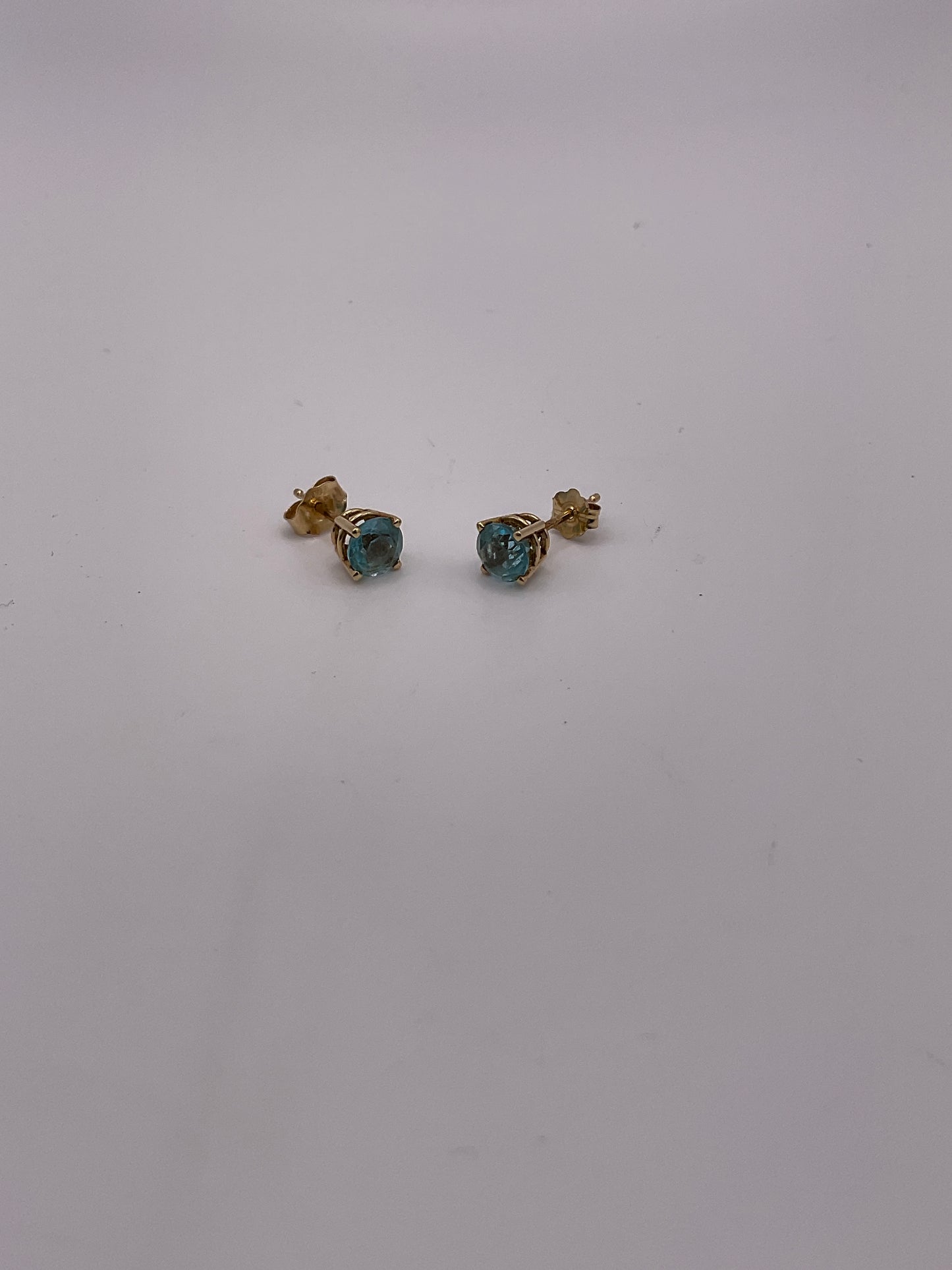 .8g 14k YG Earrings Blue Stones