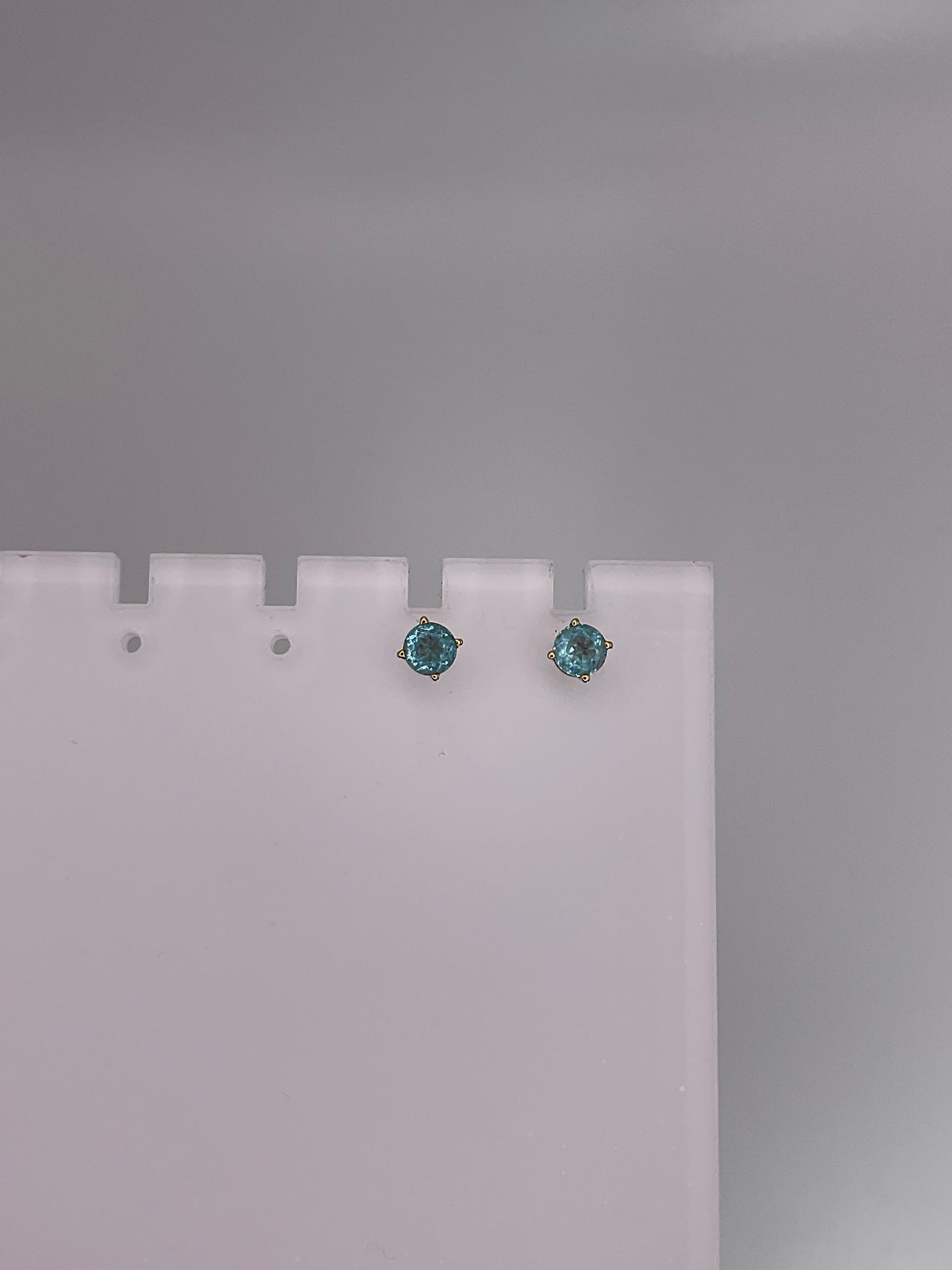 .8g 14k YG Earrings Blue Stones