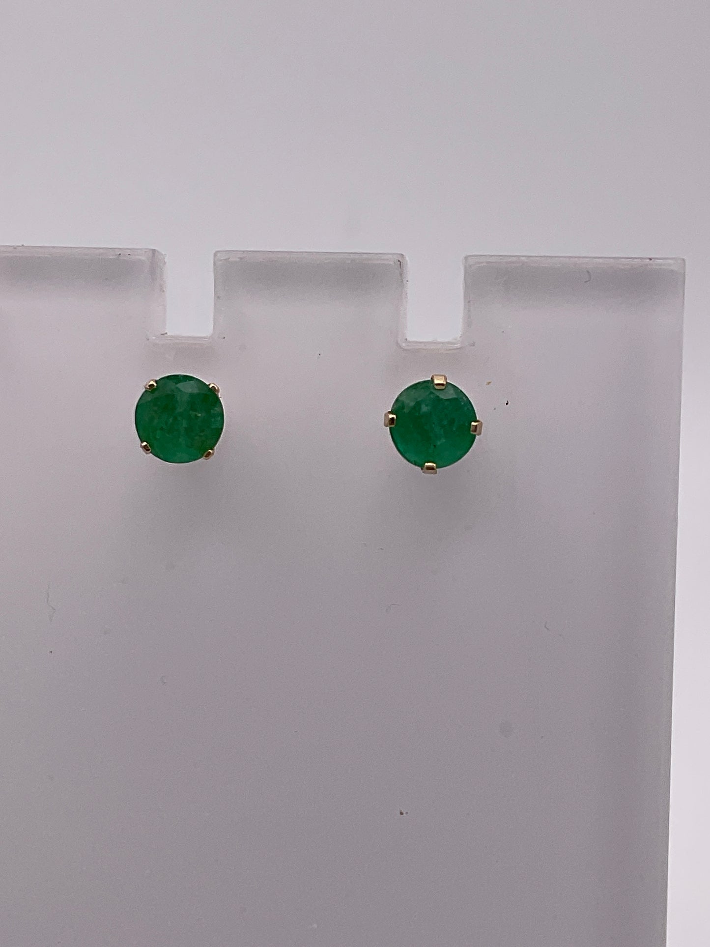 .6g 14k YG Earrings Emeralds