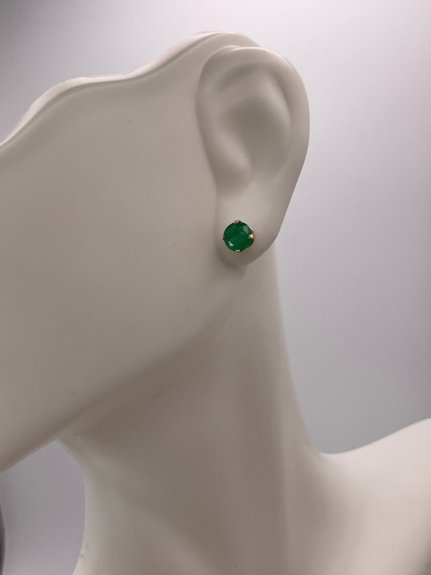 .6g 14k YG Earrings Emeralds