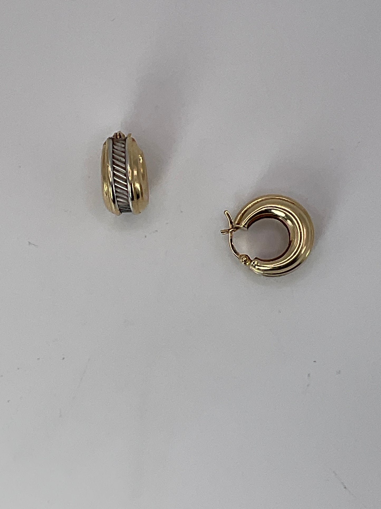 3.7g 14k Two Tone Hoop Earrings