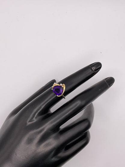 3.4g 14k YG Purple Heart Amethyst Ring Size 6