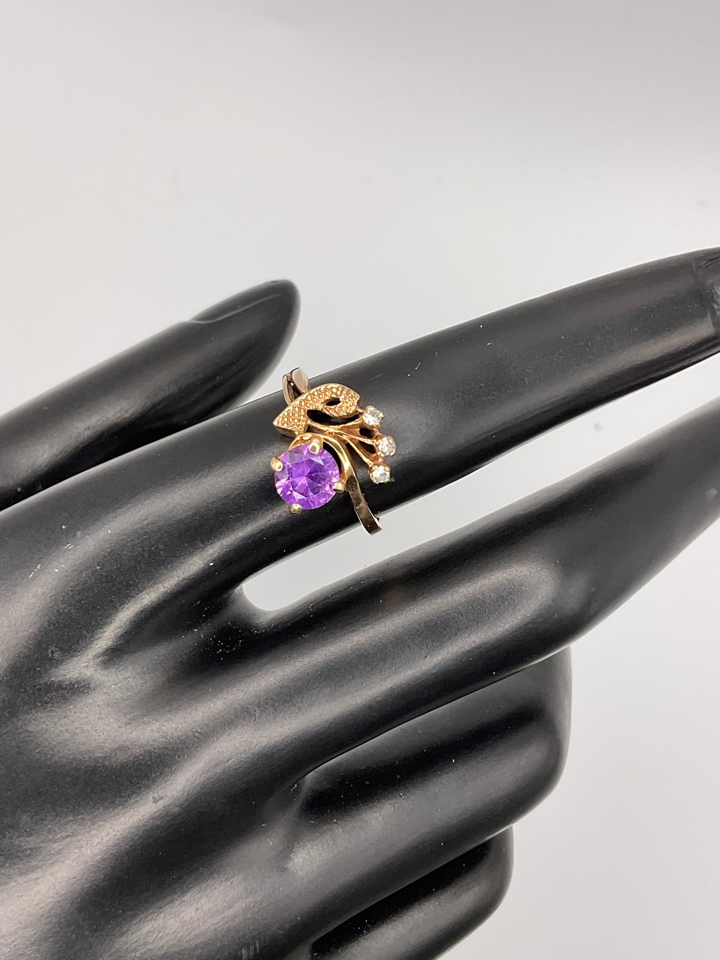 2.5g 10k YG Purple Gemstone Ring Size 6