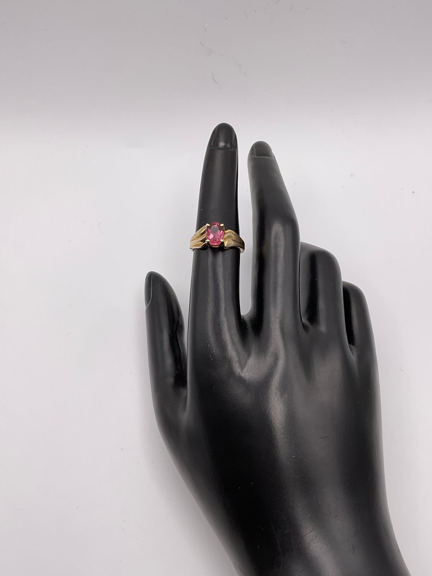 2.6g 10k YG Pink Gemstone Ring Size 6